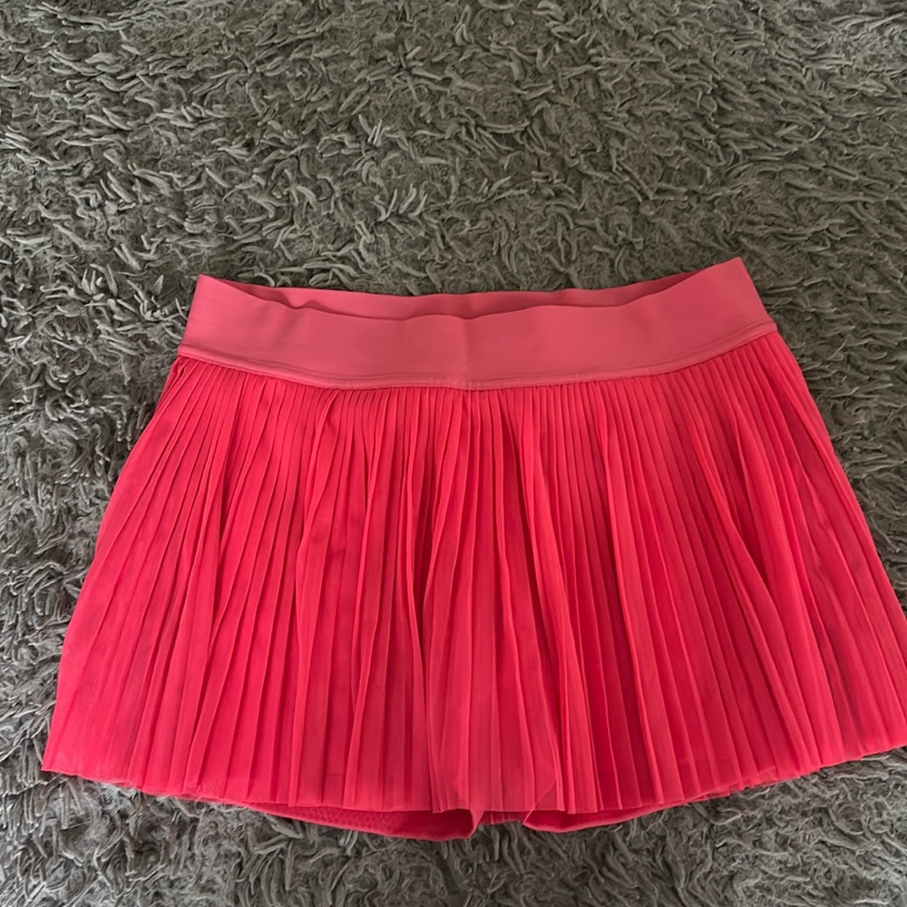 Lululemon tennis skirt. Never worn. Tags still attached. Size 10.